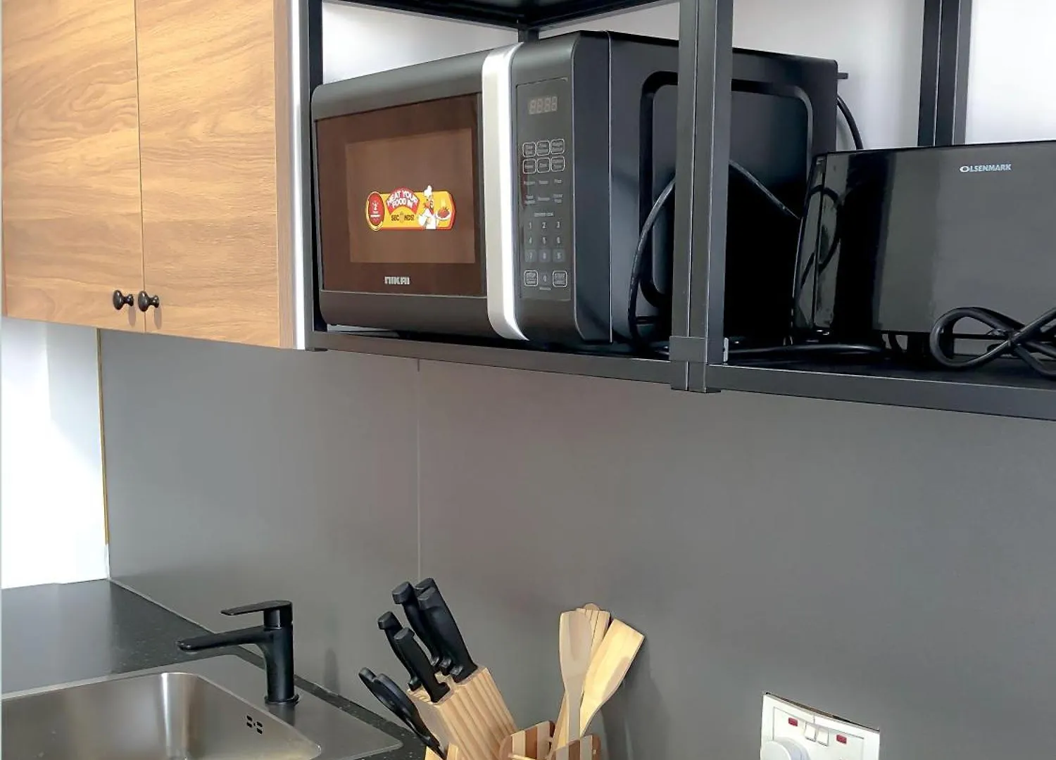 Luxury Studio With Lakeview - Impz - Dubai Production City Apartment
